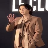 I just love Yoongi in brown outfits. He looks so good in neutral colors! His honey skin is glowing. I&rsquo;m so in LOVE   #SUGA  #SUGAxValentino  #SUGAxValentinoCouture