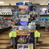 今年の夏はこれで決まり！  #シングネクストステージ 発売中   劇中の素晴らしい音楽を、最高の俳優＆声優さんたちが彩る大ヒット作 ご自宅で極上のライブ体験、開幕です！ 期間限定10％OFFで販売中  #シング応援店