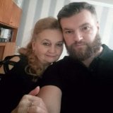 Святослав Паламар, заступник командира полку #АЗОВ ("Калина"), родом з #Миколаїв.  Пишаємося і молимося за всіх героїв-воїнів, що зараз перебувають на #Азовсталь. На фото - Святослав з мамою Лідією Василівною. #ꑭ