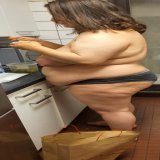 هذا ما تخفيه تحت جلبابها. بطون كبيرة وكبيرة الثدي وغريب