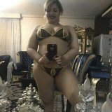 رومانسية   خليجية ميلف جسمها نار متصورة بطقم يخليك تنيك كل خرم فيها