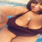 عنيف   شرموطه دبدوبه جسمها فاجر وبزازها لبن وعاوزه تتفشخ نيك