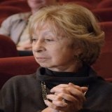 84-летняя Лия Ахеджакова пожаловалась, что её выгнали из театра.   - Меня предупредил директор, что меня больше в репертуаре не будет по требованию разгневанных каких-то людей, которые пишут ему письма, и департамент культуры подтвердил, чтобы меня у