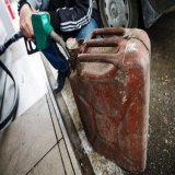 Россиянам запретили ввозить в страны Балтии бензин в канистрах из-за санкций  С 6 февраля при пересечении границы в Европейский союз можно ввозить только топливо...