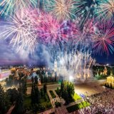 Фотофакт: праздничный салют над Тулой    Яркое зрелище вечером 12 июня запечатлел фотограф Илья Гарбузов. "Пусть воздух родины сотрясают только залпы салюта в ее честь. Ура!". &ndash; написал он в своем блоге