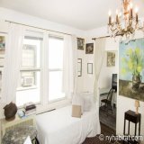 This is an apartment share in Astoria, Queens. The bedroom on offer has a queen-size bed and a large window that overlooks a garden.   Head to our website for more information:   #Astoria  #Queens #NYC