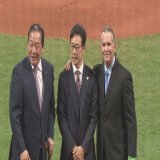 #エスコンフィールド ii北海道 #開幕セレモニー  最後は豪華 #始球式！  #プロ野球 #日本ハム &times; #楽天 #BS1 で放送中！  新球場への期待などメッセージ募集中  #野球には夢がある で40文字以内でツイート  #ヒルマン #梨田昌孝 #栗山英樹  #lovefighters #RakutenEagles