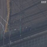 【東海道新幹線 架線異常で運転見合わせ】 上空からの映像 愛知県安城市の東海道新幹線の線路上で、架線にはしごをかけるなどして復旧作業をする様子がわかります。   #nhk_video