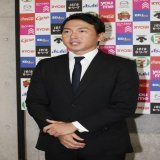 あのチョーさんが泣いた。「広島ファンに&hellip;」「広島ファンは&hellip;」という、質問のたびに瞳を潤ませ、3度目の質問で涙が溢れ出しました。 #カープ #carp #長野久義 #トレード
