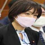 差別発言が批判されていた杉田水脈政務官が辞表を提出。ところが、27日正午、Twitterで「まだまだこれからも日本の為に頑張ります！」と発言し、そのKYぶりに批判が殺到。ちなみに未だ差別発言の一部については、撤回をしていません。  #日刊ゲンダイDIGITAL #日刊ゲンダイ