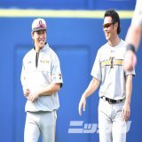 【超速報＝#おかえりチョーさん 】 巨人が広島長野久義外野手（37）を無償トレードで獲得することが決まりました。今日２日に両球団から発表されます。19年１月に巨人がＦＡで獲得した丸の人的補償で広島に移籍。19年から４年間、広島でプレーしており、５年ぶりの古巣復帰となります。 #長野久義