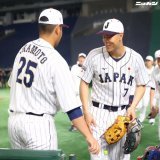 侍ジャパンで交流。  #岡本和真 \u2716\ufe0e #佐藤輝明  #岡本和真 \u2716\ufe0e #森友哉 #岡本和真 \u2716\ufe0e #村上宗隆