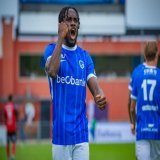 Leeds United have made an offer worth &euro;10million to sign Joseph Paintsil from KRC Genk.  The proposal includes a sell-on clause to the Belgian side, who are yet to respond to the offer from the Championship club.  Via @TheAthleticFC