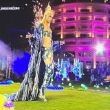 Esa vestimenta es muy met gala #AlfombraRoja #nochecero