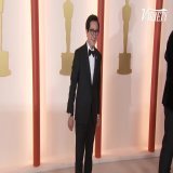 今日の主役のひとりになるに違いない「エブエブ」のキー・ホイ・クァンが登場。「インディ・ジョーンズ／魔宮の伝説」「グーニーズ」の少年が51歳になって第二の黄金期を歩みだす！ #Oscars95 #アカデミー賞