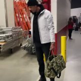 Tom Brady stopped to get some pics of his childhood team as he entered Levi&rsquo;s Stadium to face the #49ers    : @NFL
