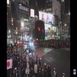 ドイツ相手に日本歴史的勝利ジャイアントキリングでドーハの奇跡を起こして歓喜に湧いてる一方で、渋谷のスクランブル交差点では。。。  #ドイツvs日本