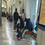 Si Darmanin cherche des clandestins y en a plein qui squattent gare de N&icirc;mes... Et visiblement ils ne font pas des m&eacute;tiers en tension.. #BFMTV #cnews #GGRMC