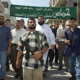 حماس، رغم كل القيود رغم ظلم اليهود  سنبقى رمزاً للتحدي والصمود.  صورة يتقدمها الشهيدان القائدان شيخنا نزار ريان ودكتورنا عبد العزيز الرنتيسي