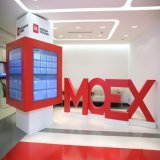 Российский фондовый рынок продолжил падение после речи Путина  Индекс Мосбиржи снижался почти на 5 %, а курс доллара превышал 62 рубля. После 10:00 российские акции немного выросли в цене, но они по-прежнему стоят дешевле, чем в понедельник и вторник