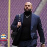 Serving looks.  #NEvsMIN | #ForeverNE