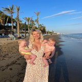 This is what true happiness looks like \ud83e\udd79\u2600\ufe0f&hearts;️???? I made it.#twinmum #beachlife #family #happiness #lycka #tvillingar #marbella