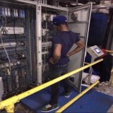 Jeff Saturday trying to manage the clock on the final drive