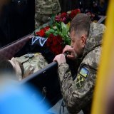 Прощание Залужного с украинским воином. Украина с уважением относится к своим солдатам, которые воюют не за пачку пельменей.