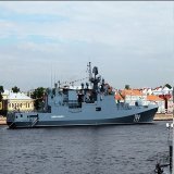 Сообщается, что в Черном море подбит сторожевой фрегат вмс рф "Адмирал Макаров"  Около 4 часов утра на место, где был пожар на российском военном корабле, выдвинулось спасательное судно Экипаж корабля 180 человек, может нести на борту вертолет, крыла
