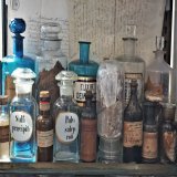 How beautiful! I collect such an old bottles. Once I was in Edinburgh and saw some apoteks use them for handsome display. I wanted buy them. but ahh! They never wanted sell these old bottles.