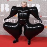 When you can't figure out how to draw curves properly using the pen tool #Brits2023
