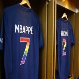 Inside the Parisian locker room.   #PSGACA