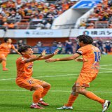勝ったら上げるつもりだった写真だけど、お蔵入りは勿体無いから載せる。 サンタナのゴールの瞬間の山原くんと白崎さんの抱き付きと喜び方が最高なんよ。 #spulse #エスパルス #山原怜音 #白崎凌兵