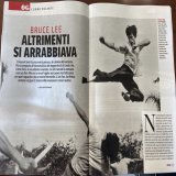 Alla nascita la madre scelse un nome da femmina per difenderlo dal demonio dei bimbi valorosi. Invent&ograve; il kung-fu, conquist&ograve; Hollywood battendo i pregiudizi e ha ispirato pi&ugrave; cospirazioni di JFK. Bruce Lee moriva (forse) 50 anni 