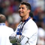 Cristiano Ronaldo  a envoy&eacute; un avion charg&eacute; de tentes, colis alimentaires, oreillers, couvertures, d'aliments pour b&eacute;b&eacute;s, de lait, et de fournitures m&eacute;dicales pour aider les victimes en Syrie &amp; en Turquie. @Mail