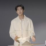 HE LOOKS SO GOOD