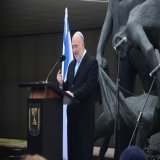 Heute ist mein erster #YomHaShoa als  Botschafter in Deutschland. Der Schmerz und die Traurigkeit mischen sich mit der Schwere dieses Ortes. Hier in der Gedenkst&auml;tte Sachsenhausen, dem Grauen so nah, stehe ich hoch und stolz und erkl&auml;re - A