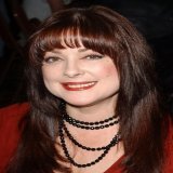 Умерла исполнительница роли Уэнсдей Аддамс в оригинальном сериале &laquo;Семейка Аддамс&raquo; 1964 года.  Актриса Лиза Лоринг скончалась от инсульта на 65 году жизни, сообщает Variety  : Albert L. Ortega / WireImage via Getty Images