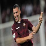 #Salernitana, #Bonazzoli is one step away to say goodbye.    #Sassuolo speeded up things to beat the competition of #Cremonese and #Lazio: some details under discussion.   In all likelihood, Jovane #Cabral will be the replacement in attack for the . 
