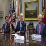 США: конец политическому тупику последних месяцев  Белый дом и республиканцы, после нескольких недель ожесточенных переговоров, договорились поднять потолок госдолга США и предотвратить дефолт.