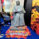 坂本龍馬像も、維新極ブースをどっしりと見守っています。  みなさまご来場の際は是非お立ち寄りください  #龍が如く #TGS2022