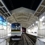 12/17 始業点検～503デ　205系1100番台ナハT17編成  新型車両「E131系1000番台」のデビューまであと1週間。鶴見線で約20年間にわたり活躍してきた205系1100番台の置き換えが始まります。 鶴見駅(3)に夜間停泊する車両の始業点検、初めて撮影しました。  鶴見駅にて