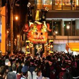 【速報】唐津くんち「宵曳山」で幕開け　14台の曳山がまちを巡行　通常開催は３年ぶり | まちの話題 | 佐賀新聞ニュース | 佐賀新聞  #佐賀新聞 #佐賀県 #唐津市 #唐津くんち #宵曳山