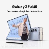Le #GalaxyZFold5 est disponible en&nbsp;Icy Blue, Phantom black et Cream. Quelle couleur choisiriez-vous ? #JoinTheFlipSide&nbsp;​ Acheter:​