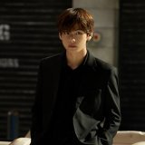 Moody but excellent portrait of #V, made even more so with a remaster. #SharetheEpic #SamsungUnpacked #GalaxyxBTS @BTS_twt