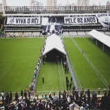 Assim como sempre desejou, o nosso eterno Rei Pel&eacute; se despede na Vila Belmiro, sua casa, junto de seu povo.
