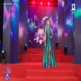 Taylor swift acaba de llegar a la gala con un vestido inspirado en el mar.             @tswiftcl #TaylorSwif #VINA2023 #NocheCero
