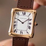 Cartier Bambou Coussin, une montre en or 18 carats aux formes g&eacute;n&eacute;reuses produite dans les ann&eacute;es 70