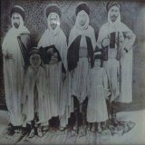 \u275d Les groupes arm&eacute;s constitu&eacute;s par les grandes familles [Dhwāwda], consid&eacute;r&eacute;es comme [Juwād] (hommes de cheval), menaient la m&ecirc;me lutte contre l'Etat central form&eacute; par les Turcs. La Medjana des Muqrani, f