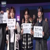 the camera switched so fast i didnt see hyunjin  &rdquo;our maknae bangchan&hellip;. do well&hellip;&rdquo; &rdquo;3RACHA&rsquo;s face is so empty, living up to their name (wordplay)&rdquo;  &ldquo;all rounder quokka han jisung &hellip;.&rdquo; &rdqu